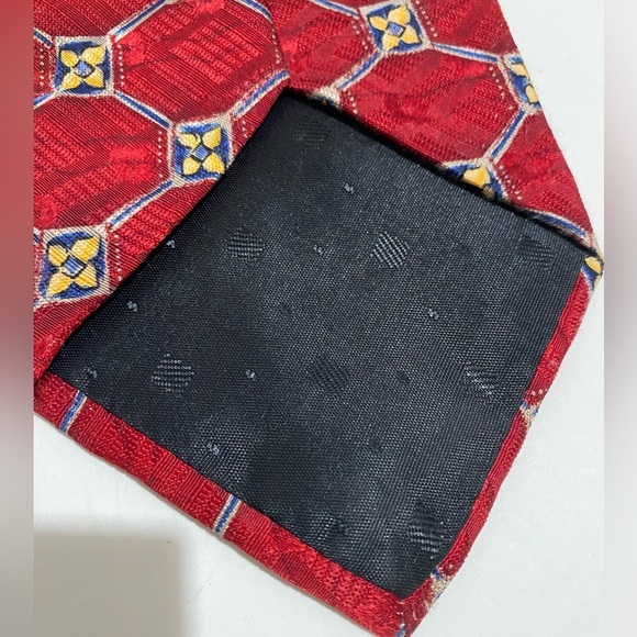 RBM Collection 100% Imported Silk Tie Red Burgundy Yellow Blue Made in USA 59" - Picture 4 of 5